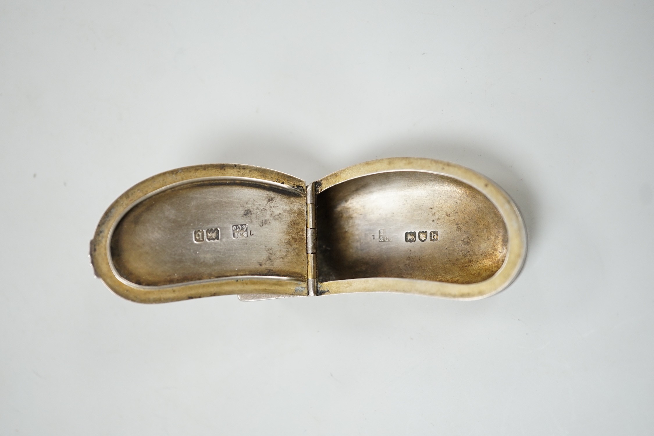 A late Victorian silver kidney shaped snuff box, by Sampson Mordan & Co, London, 1897, 69mm.